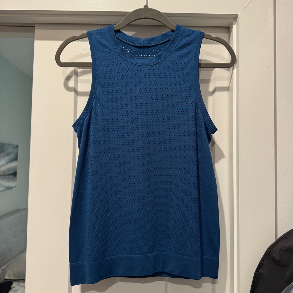LAST CALL Lululemon Breeze By muscle tank